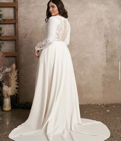 Wedding dress inspo | 2021 trends | plus size fashion Wedding Dresses Xl, Simple Wedding Dress With Sleeves, Plus Size Wedding Dresses With Sleeves, Plus Size Bridal Dresses, Tule Rok, Plus Wedding Dresses, Lillian West, Plus Size Wedding Gowns, Curvy Bride