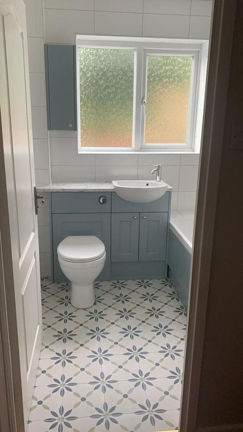 Fully Tiled Bathroom, Small Bathroom Paint, Small Full Bathroom, Small Bathroom Colors, Small Bathroom Layout, Small Toilet Room, Full Bathroom Remodel, Small Bathroom Organization, Freestanding Vanity