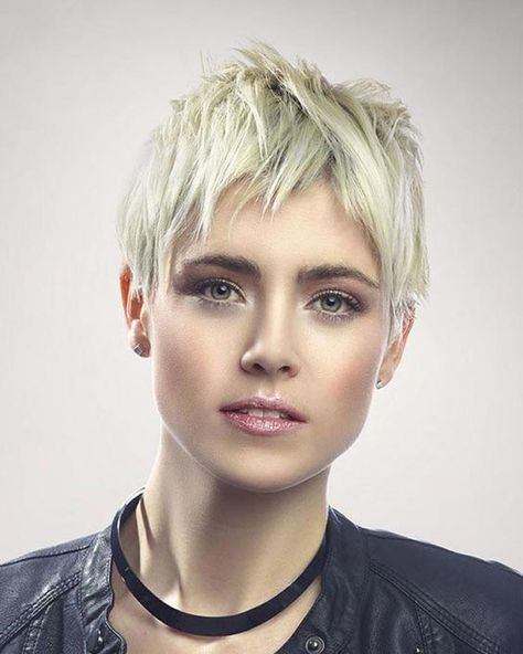 White Hair Highlights, Short Haircuts Fine Hair, Short Hair Model, Short Haircut Styles, Ladies Hair, Straight Blonde Hair, Short Hairdos, Haircut Inspiration, Trendy Short Haircuts