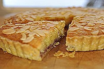 Bakewell Tart is a classic British bake, though Mary Berry uses icing, this is not traditional. The tart is easy to make and fab treat with a cuppa. Mary Berry Bakewell Tart, Bakewell Pudding, Bakewell Tart Recipe, British Pudding, Great British Baking Show, British Baking Show, British Cooking, Bakewell Tart, Scottish Recipes