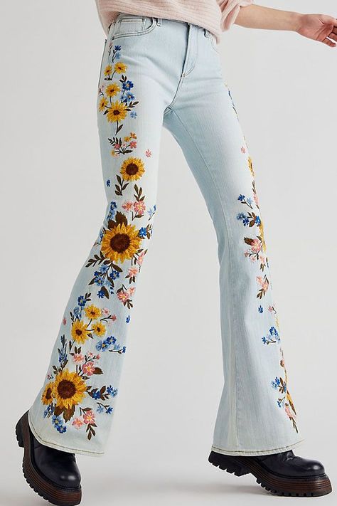 Must-have flare jeans for boho-chic and hippie-chic styling ... Embroidered Jeans Outfit, Flower Embroidered Jeans, Embroidery Pants, Clothes Embroidery Diy, Denim Embroidery, Jeans Free People, Embroidered Pants, All Jeans, Embroidery On Clothes