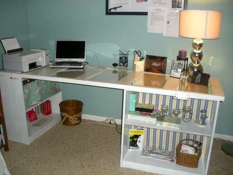 Old door and bookcases turned into a desk.  I did this exact same thing in our family room.  Took down all the closet doors (hollow core doors) in the house as they just didnt function well.  Made two desks out of them in our family room.  Painted the doors red and skirted the shelving below with a tropical print fabric to match the room.  Cost next to nothing, had the doors, had the old bookshelves.  Will have to take pics of my own to post here. Repurposed Hollow Core Doors, Desks Made From Old Doors, Old Door Desk, Upcycle Home Decor, Upcycle Home, Door Desk, Old Bookshelves, Dorm Room Crafts, Dorm Diy