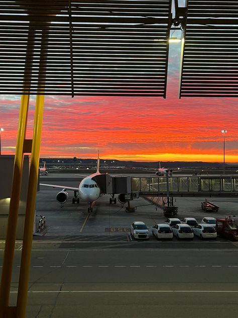 aesthetic sunrise airport pretty plane madrid travel Aesthetic Sunrise, Airport Aesthetic, Madrid Travel, Madrid, Travel