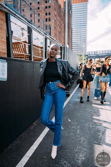 New York SS 2024 Street Style: Adut Akech Bior - STYLE DU MONDE | Street Style Street Fashion Photos Adut Akech Bior Adut Akech Street Style, Meghan Roche, 2024 Street Style, Adut Akech, Ss 2024, Reportage Photography, Street Snap, Streetstyle Fashion, Kaia Gerber