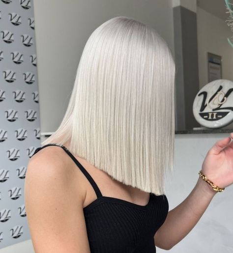 Step-by-Step to Professional-approved Celebrity hair secrets That Will Last All Day 💐 #haircolorideas #healthyskin #hairstyling Hair Style, Woman Hair Style, Girl Hairstyle , Best hairtsyle Platinum Blonde Lob, Bleach Blonde Bob, Short Platinum Hair, Short Platinum Blonde Hair, Hair Style Girl, Blonde Hair Goals, Bob Hair Color, Icy Blonde Hair, White Blonde Hair