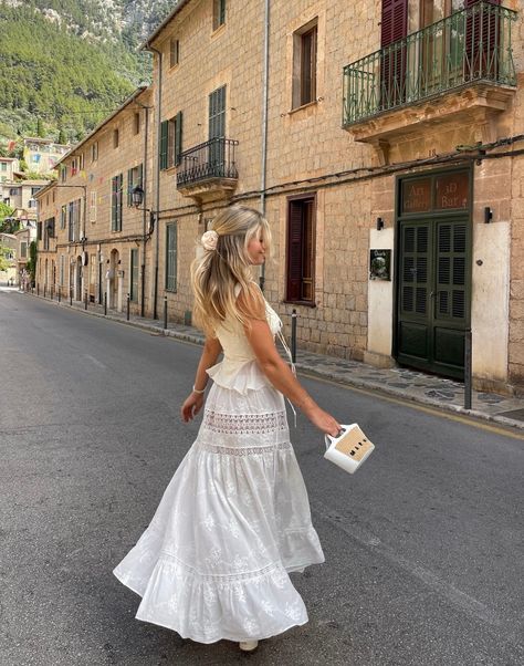 🐚🍸 — Izzy Dilger Flowy Outfit, Feminine Summer Outfits, Spain Outfit, Elegant Summer Outfits, Italian Summer Outfits, Dinner Party Outfits, Hot Summer Outfits, Modest Summer Outfits, Europe Outfits