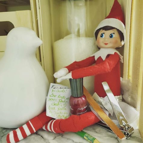 This sneaky elf gave dad bright red nail polished toes! How funny for the kids to rip off dad's socks and find bright red toes 🤣 the sign reads to go look at dads feet. This elf on the shelf idea had my kids laughing it was so funny. Great spouse required. 💅🎅 Bright Red Nail Polish, Red Toes, Elf On The Shelf Idea, Dad Socks, Awesome Elf On The Shelf Ideas, Toe Polish, Elf Fun, Kids Laughing, Red Nail Polish