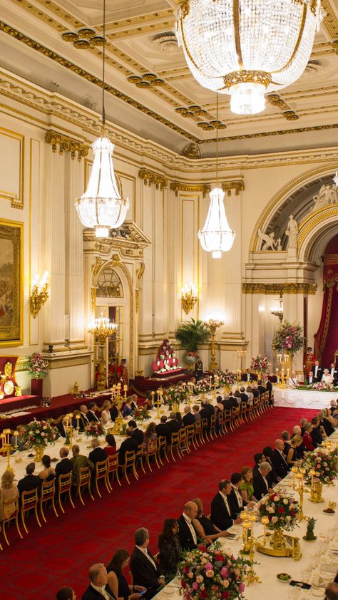 Duchess Kate borrowed her ruby and diamond necklace from another royal for state banquet via @AOL_Lifestyle Read more: https://www.aol.com/article/lifestyle/2017/07/12/duchess-kate-state-banquet-marchesa/23026815/ Lover's Knot Tiara, Royal Banquet, Lovers Knot Tiara, Modern Royalty, State Banquet, Marchesa Gowns, Ruby And Diamond Necklace, The Affair, Lady Macbeth