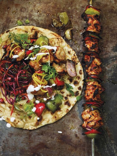 Arabisk Mad, Lemon Pickle, Shish Kebab, Bbq Essentials, Doner Kebab, Buttermilk Chicken, Kebab Recipes, Homemade Pickles, Chicken Skewers