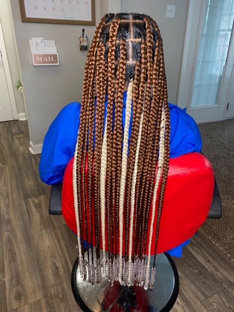 Color Combos For Knotless Braids, Black And Brown Braids With Beads, Blonde And Brown Hair Braids, Blonde And Brown Knotless Box Braids, Brown Large Knotless Braids, Brown Jumbo Knotless Braids, Brown And Blonde Knotless, Brown And Blonde Peekaboo Braids, Braids Marron