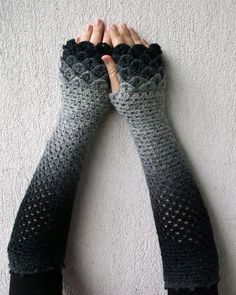 Extra long Arm warmers Fingerless Gloves Crocheted by mareshop #streetstyle Crochet Arm Warmers, Crochet Gloves Pattern, Crocodile Stitch, Gloves Pattern, Mode Crochet, Basic Crochet, Crochet Fingerless Gloves, Crochet Mittens, Crochet Gloves