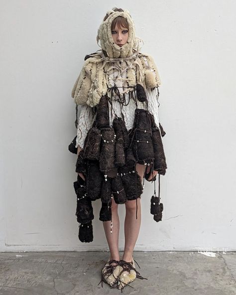 julia o'callaghan | bandolier bandit 💼 entire look completely handmade + handsewn, only machine used in the process was a kiln! 🌟 hood- donated sheepskin… | Instagram Outfit Inso, Ceramic Buttons, Arte Punk, Digestive Biscuits, Fashion Design Portfolio, A Sheep, Wool Handmade, Artist Style, Felted Wool