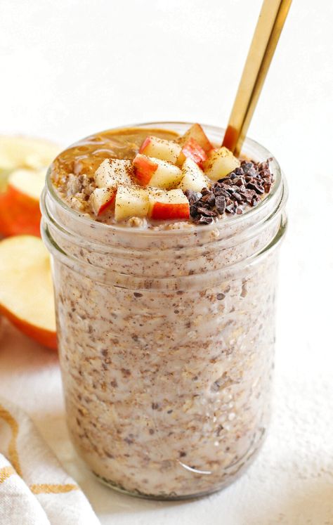 Apple Cinnamon Overnight Oats, Apple Pie Overnight Oats, Cinnamon Overnight Oats, Apple Overnight Oats, Cinnamon Granola, Easy Overnight Oats, Sugar Free Maple Syrup, Overnight Oatmeal, Simple Breakfast