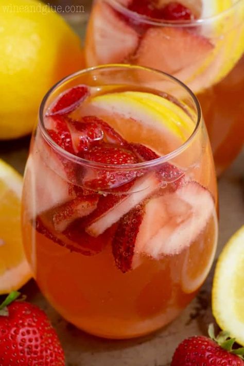 Pina Colada Sangria, Strawberry Lemonade Sangria, Lemonade Spritzer, Spritzer Recipes, Light Cocktails, Poke Cake Recipes, Lemonade Drinks, Fresh Lemonade, Beach Meals