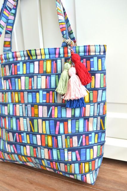 Tea Rose Home: Tutorial ~ Book Lady's Library Bag Library Bags For Kids, Book Bag Ideas, Book Bag Diy, Library Bags, Library Book Bag, Library Tote Bag, Library Tote, Tote Bag Pattern Free, Diy Sewing Gifts