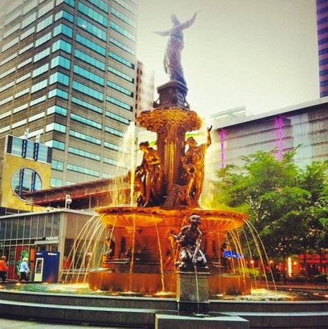 Fountain Square Saul Steinberg, Fountain Square, Downtown Cincinnati, Cincinnati Ohio, Cincinnati Bengals, Cincinnati, Statue Of Liberty, Ohio, Yard