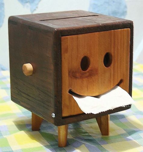 Para toallas faciales o papel de baño. Wood Crafting Tools, Small Woodworking Projects, Woodworking For Kids, Diy Holz, Wooden Projects, Woodworking Jigs, Woodworking Project, Project Plans, Teds Woodworking