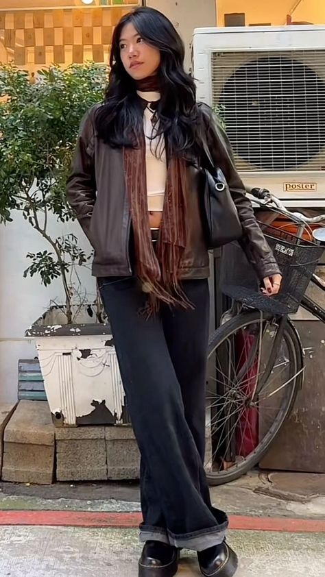 Modern Steampunk Aesthetic, Berlin Fashion Winter, Uni Outfits Autumn, Omar Apollo Concert Outfit, Forest Academia Outfit, Art Major Aesthetic Outfit, Winter In Europe Outfits, Uni Outfits Summer, Brooklyn Fashion