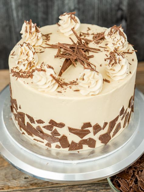 Mocha Cake Mocha Torte Recipe, Mocha Cake Aesthetic, Mocha Cake Design, Mocha Cakes, Mocha Chiffon Cake, Mocha Chocolate Cake, Mocha Cake Recipe, Soft Chocolate Cake, Espresso Buttercream