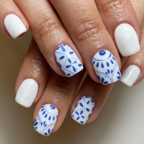 Indigo Nail Art, Azulejos Nails, Mediterranean Tile Nails, Moroccan Nails Design, Moroccan Nails, Mama Mia Nails, Santorini Nails, Pottery Nails, Spanish Tile Nails