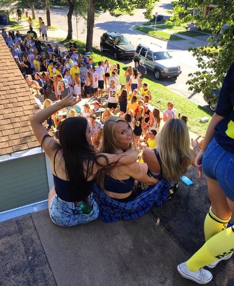 University of Michigan girls just wanna have fun University Of Michigan Sorority, Having Fun At School Aesthetic, Fun College Aesthetic, University Of Michigan Party, University Party Aesthetic, University Of Michigan Aesthetic, Umich Aesthetic, College Girl Aesthetic, College Goals