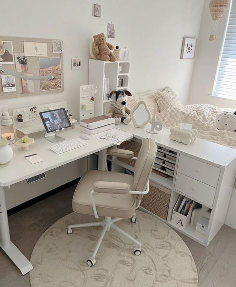 Korean Room Aesthetic Desk, Cute Desk For Bedrooms, Bed Rooms Ideas With Vanity, Minimalistic K Pop Room Ideas, Saranghoes Room, Korean Style Room Bedrooms, L Desk Setup Aesthetic, L Shaped Desk Aesthetic, Korean Bedroom Ideas Small Spaces