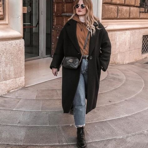 Parisian Style Rainy Day, Black Car Coat Outfit, Outfits With Black Trench Coats, Zara Black Coat, Wool Overcoat Women, Short Black Coat Outfit, Outfit With Black Coat, Long Coat Outfit Women, Black Trench Coat Outfit Winter