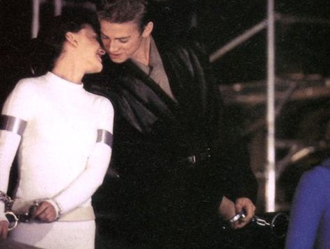 I absolutely love this pic, it's so cute. I love how they're both smiling as they're about to kiss, so adorable <3 Star Wars Padme, Anakin Vader, Anakin And Padme, Star Wars Cast, Star Wars Anakin, Padme Amidala, Hayden Christensen, Star Wars Ships, Star Wars Pictures