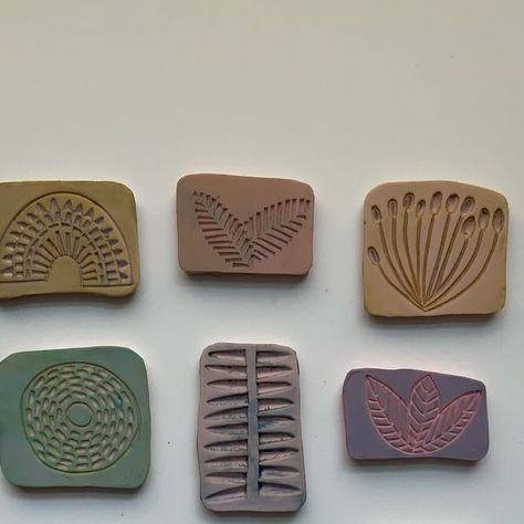 Jeanne McGee on Instagram: "Recently carved stamps. These are all carved using @speedball_art speedy-carve blocks😀 . . . #speedycarve #speedballart #makingstamps #stamping #stampcarving #carvingstamps #printmaking #printmaker #printmakersofinstagram" Hand Carved Stamps Pattern, Hand Carved Stamps Diy, Gelli Printing Art, Carved Stamps, Lino Prints, Hand Carved Stamps, Stamp Carving, Linocut Art, Gelli Printing