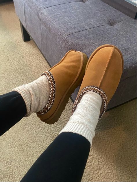 Uggs, Ugg tasman, chesnut uggs, casual outfit, summer Ugg outfit, casual slipper outfit, jean shorts, summer outfit inspo, slippers, ugg outfit Uhh Tasman Slipper, Tasman Ugg Outfit Ideas, Talisman Uggs, Brown Ugg Tasman Slippers Outfit, Ugg Tasman Slippers Outfit Fall, Uhh Slippers Outfits, Brown Slippers Outfit, Ugg Talisman Slippers Outfit, Chestnut Tasman Uggs Outfit