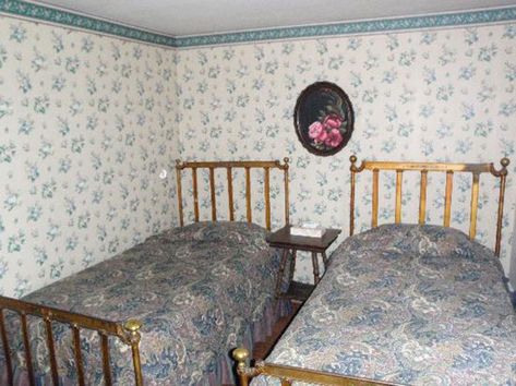 There are standard rooms available for rent for the evenings. 1920s Bedroom, 1940s Bedroom, Blue Painted Walls, Primitive Bedroom, Painted Paneling Walls, Victorian Bedroom, Victorian Interior, House Restoration, Edwardian House