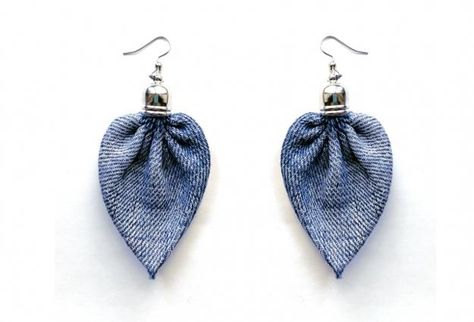 DIY Denim Home Decorations and Fashion Accessories, Recycling Old Jeans to Save Money Diy Jewelry Recycled, Jeans Earrings, Recycle Old Clothes, Denim Earrings, Pillows Decorative Diy, Diy Denim, Diamond Shape Earrings, Denim Jewelry, Denim Ideas