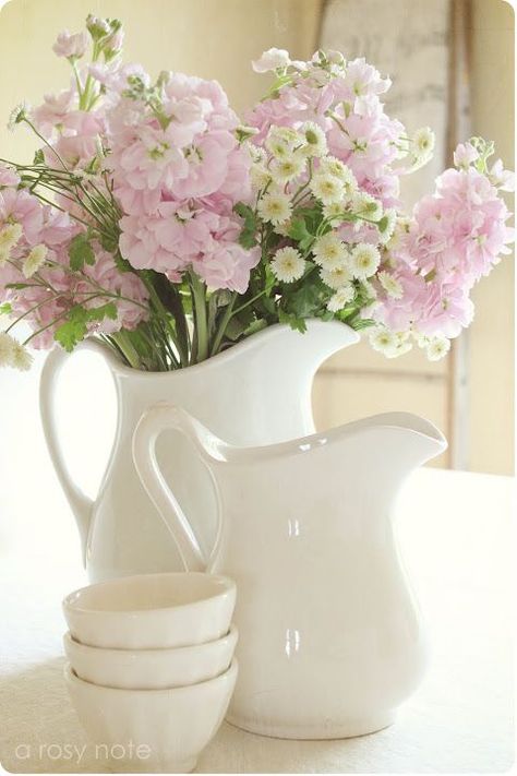 pitchers with florals Breakfast Decor, Decoration Shabby, Cottage Shabby Chic, White Pitcher, Deco Nature, Deco Floral, Arte Floral, Shabby Chic Style, Flower Fashion