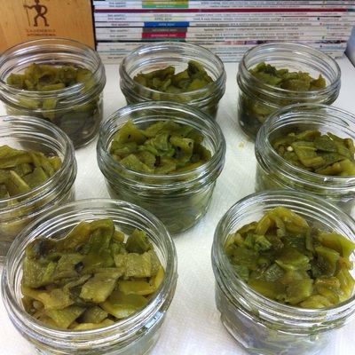 How To Can Green Chili Peppers, Roasting Green Chilis On The Grill, Canned Anaheim Peppers, Canning Diced Green Chilis, Canning Green Chilis, Chili Canning Recipe, Canning Chili, Garden Canning, Hatch Chilies