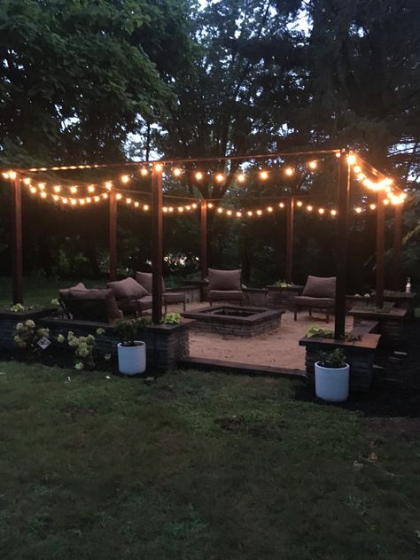 Fire Pit Area With Lights, Fire Pit Plans, Outside Fire Pits, Fire Pit Landscaping, Fire Pit Area, Fire Pit Designs, Backyard Lighting, Diy Fire Pit, Backyard Inspiration