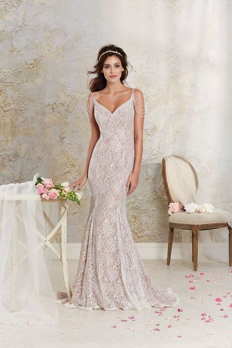 Style 8531 by Alfred Angelo Modern Vintage Wedding Gown Gallery, Wedding Dresses Sweetheart Neckline, Vintage Style Wedding Dresses, Pearl Wedding Dress, Bridal Gowns Vintage, Alfred Angelo, Fit And Flare Wedding Dress, Sweetheart Wedding Dress, Wedding Gowns Vintage