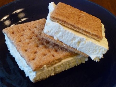 graham cracker  and cool whip ice cream sandwich - best low cal dessert ever. Loved these as a kid!! :) Cool Whip Ice Cream, Ww Cookies, Lighter Desserts, Gram Cracker, Cracker Sandwiches, Low Calorie Ice Cream, Low Cal Dessert, Bariatric Sleeve, Ww Desserts