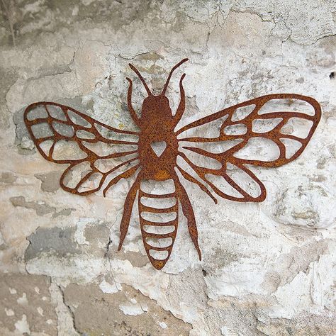 Bumble Bee Plaque | Hanging Wall Plaques & Decorations | Museum Selection Metal Bee, Metal Sculptures Garden, Bee Wall Art, Garden Border, Bee Wall, Bee Garden, Laser Art, Metal Garden Art, Rusted Metal