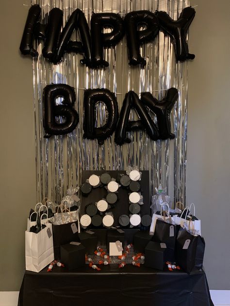 18th Birthday Advent Calendar, 21st Boyfriend Birthday Ideas, 22nd Birthday Ideas For Guys, Birthday Advent Calendar Ideas, Advent Calendar Birthday, Birthday Black And Silver, Birthday Set Up Ideas For Him, Birthday Advent Calendar, Birthday For Boyfriend