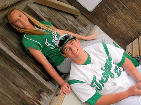 Softball/Baseball/Couples Baseball Softball Relationship, Softball Couples, Couples Sports, Softball Picture, Baseball Boyfriend, Baseball Couples, Baseball Mom Outfits, Baseball Pics, Couple Senior Pictures