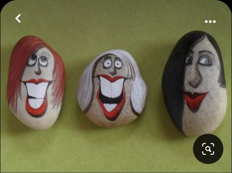 Beach Rock Art, Rock Faces, Silly Face, Rock Painting Tutorial, Diy Rock Art, Stone Art Painting, Painted Rocks Kids, Rock And Pebbles, Painted Rocks Diy