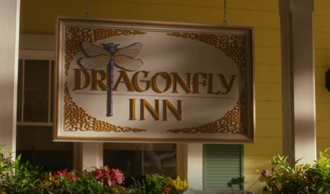 Gilmore Girls Facts, The Dragonfly Inn, Gilmore Girls Dragonfly Inn, Sookie St James, Gilmore Aesthetic, Dragonfly Inn, Gilmore Girls Aesthetic, Gilmore Girls Fan, Michelle Trachtenberg