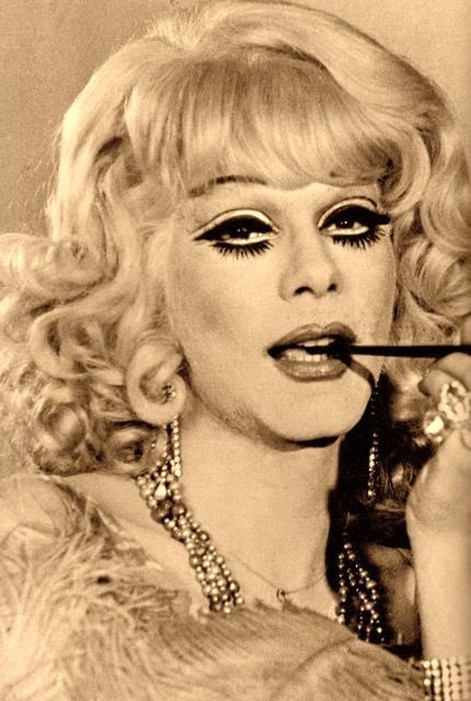 Ricky Renée (1929-2017) in drag in Cabaret (1972) he was also known for Goodbye Gemini (1970) (minkshmink) #rickyrenée #drag #cabaret Men In Drag, 80s Drag Queens, Show Girl Aesthetic, Drag Photoshoot, Drag Queen Aesthetic, Showgirl Aesthetic, 80s Drag, Cabaret 1972, Cabaret Makeup