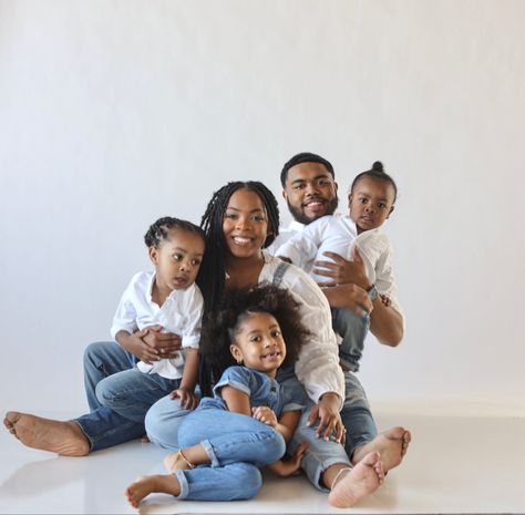 Jeans And Tshirt Family Photoshoot, Family White Shirt And Jeans Photoshoot, Jeans And T Shirt Family Photoshoot, Family Photoshoot In Denim, Family Photos White And Denim, White And Denim Family Pictures Studio, Family Photos Denim, Family Denim Photo Shoot, Denim And White Family Pictures