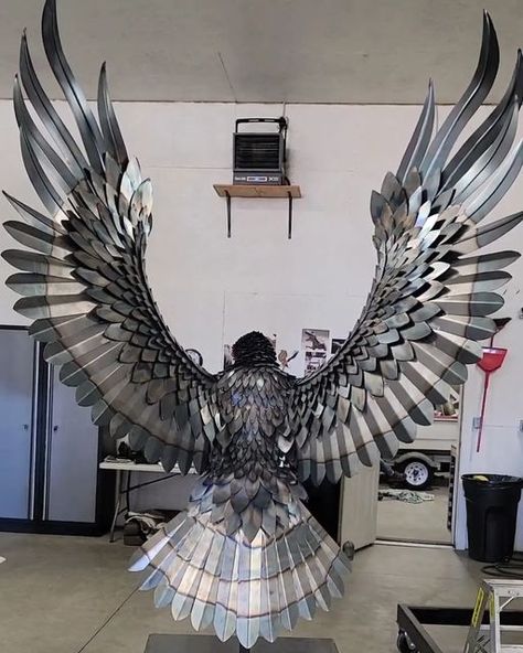 Peacock Metal Art, Wire Bird Sculpture, Beginner Welding Projects Ideas, Beginner Welding Projects, Beginner Welding, Diy Day Of The Dead, Art Fer, Diy Welding Projects, Welding Projects Ideas