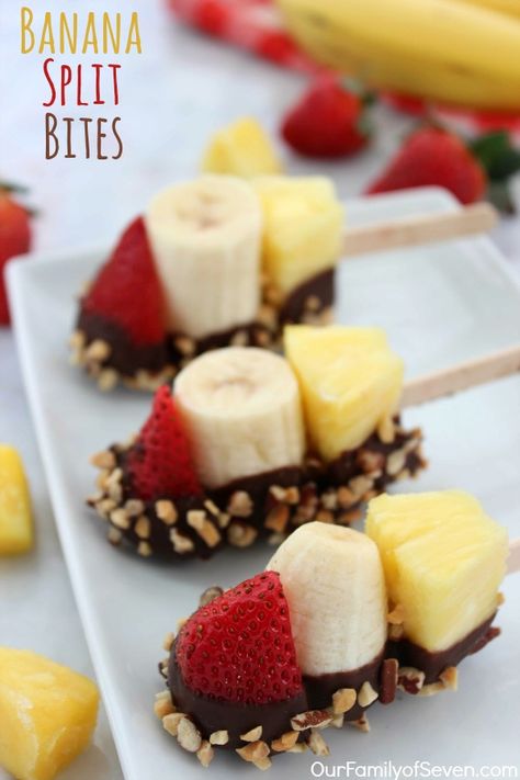 Banana Split Bites, Healthy Finger Foods, Chocolate Dipped Fruit, Taco Time, Party Finger Foods, Tasting Party, Fruit Dessert, Läcker Mat, Summer Snacks