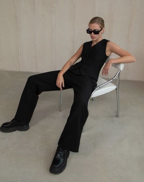 Black Suit Women, Black Three Piece Suit, Elegant Vest, Parisienne Style, Wardrobe Update, Suit Women, Online Fashion Store, Three Piece Suit, Black Suit