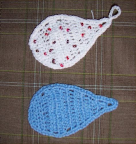 Crochet Teardrop, Crochet Appliques, Drops Patterns, Crochet Plant, Crochet Stuff, Diy Crochet Projects, Crochet Applique, Rain Drops, Filet Crochet