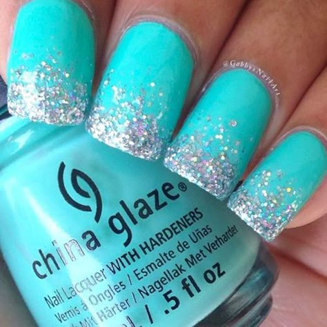 Glitter is so much fun whether we are talking about nails or pretty much anything else for that matter. Here we have found 22 Nails That Feature Glitter Because Why Not! Glitter can be the one thing that makes your nails stand out from the crowd. Ongles Gel Violet, Fingernails Painted, Aqua Nails, Teal Nails, Ombre Nails Glitter, Silver Nail, Nagel Tips, Nail Art Ombre, Sparkle Nails