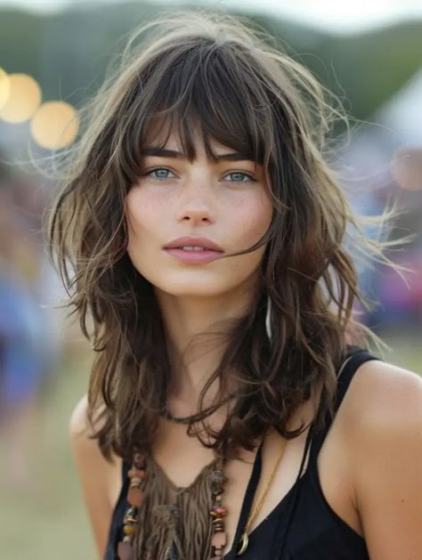 Wavy Layered Haircuts, Long Layered Haircuts With Bangs, Long Layered Hair With Bangs, Shoulder Length Hair With Bangs, Long Shag Hairstyles, Loose Curls Hairstyles, Layered Haircuts With Bangs, Layered Hair With Bangs, Long Layered Haircuts